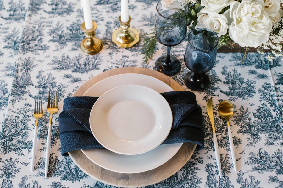 12 Days of Christmas Tabletops: 3 French Hens via TheELD.com