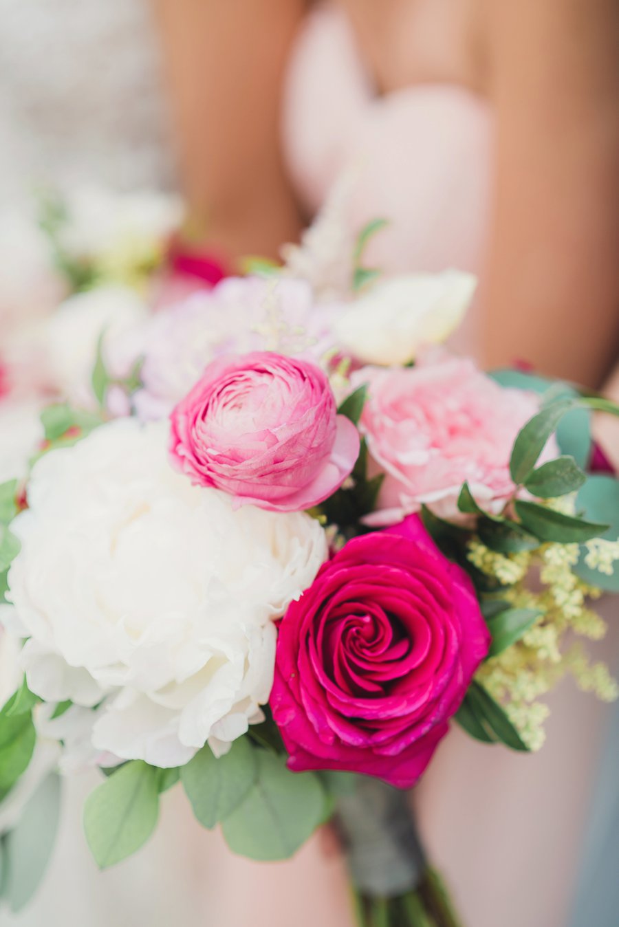 A Timeless Bright Pink, White, & Gold Los Angeles Wedding via TheELD.com