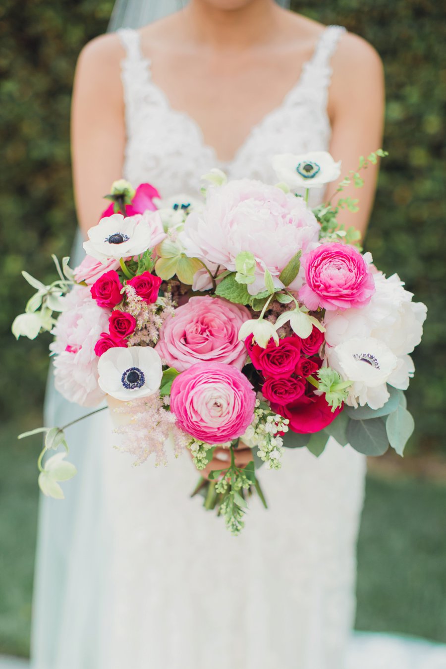 A Timeless Bright Pink, White, & Gold Los Angeles Wedding via TheELD.com