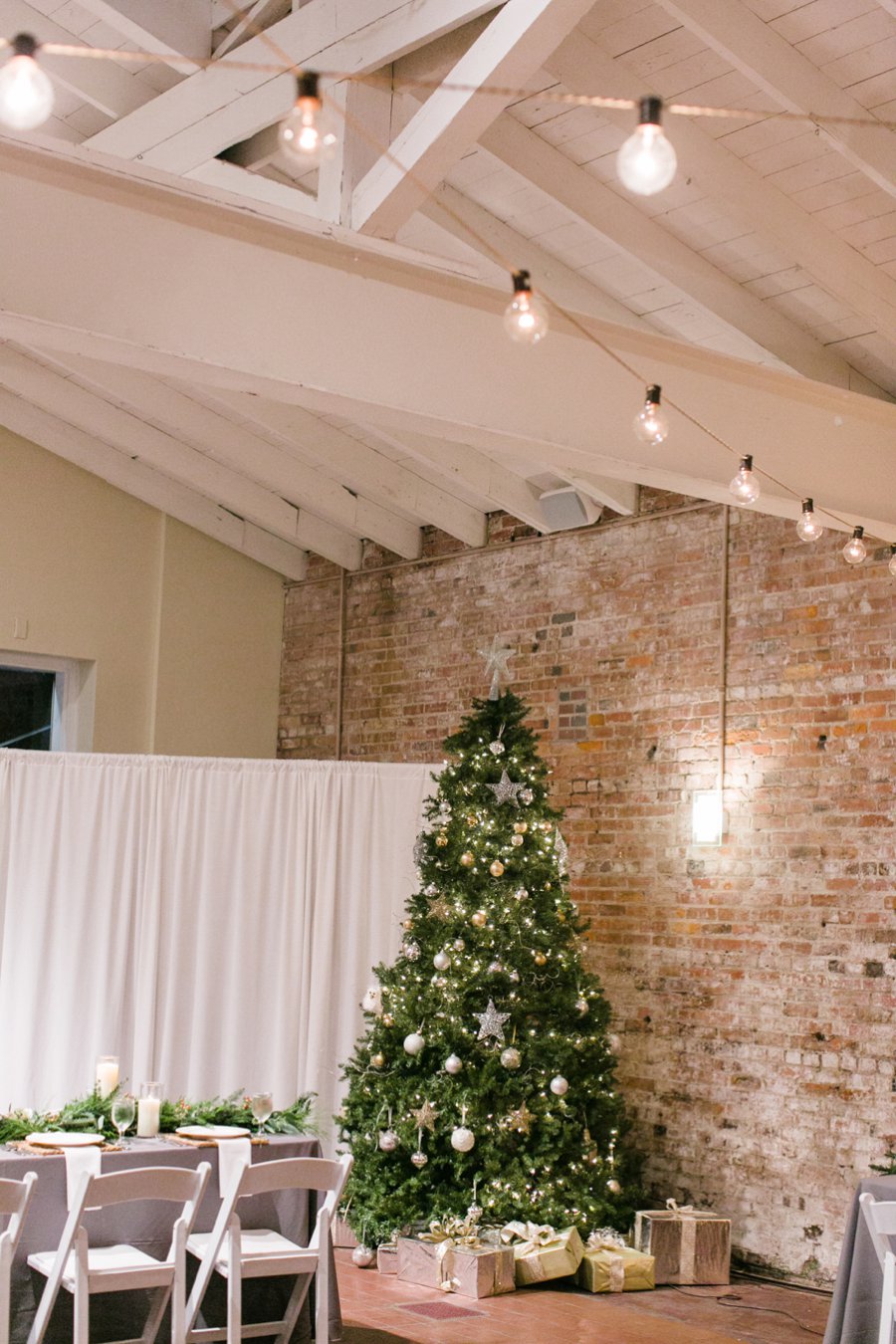 A Gray, Green, & Red Wintery North Carolina Wedding via TheELD.com