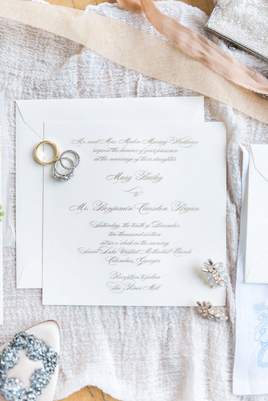 An Elegant White & Green Georgia Winter Wedding Day via TheELD.com