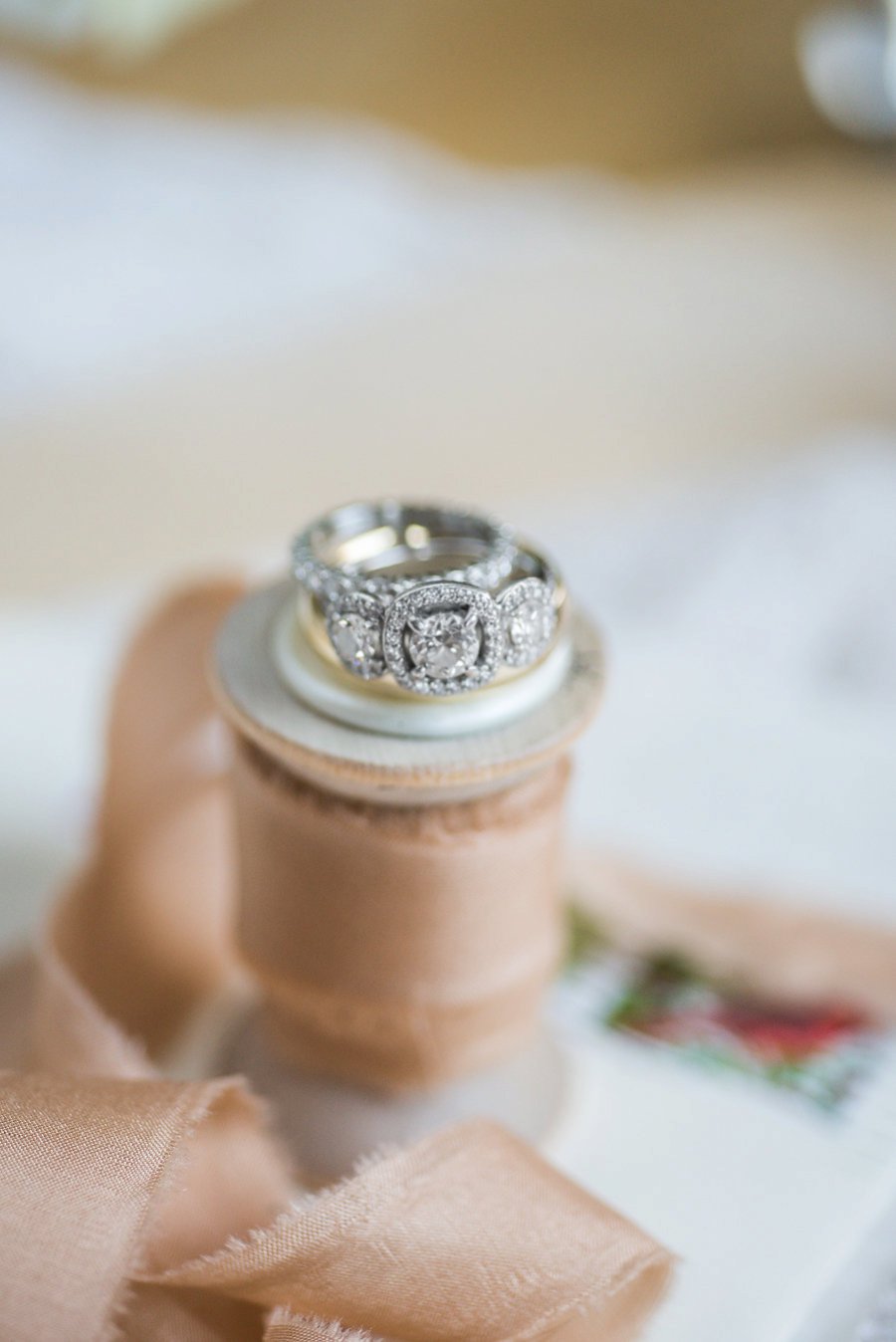 An Elegant White & Green Georgia Winter Wedding Day via TheELD.com