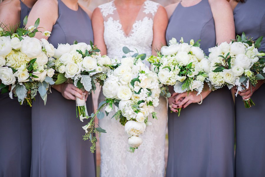 An Elegant White & Green Georgia Winter Wedding Day via TheELD.com