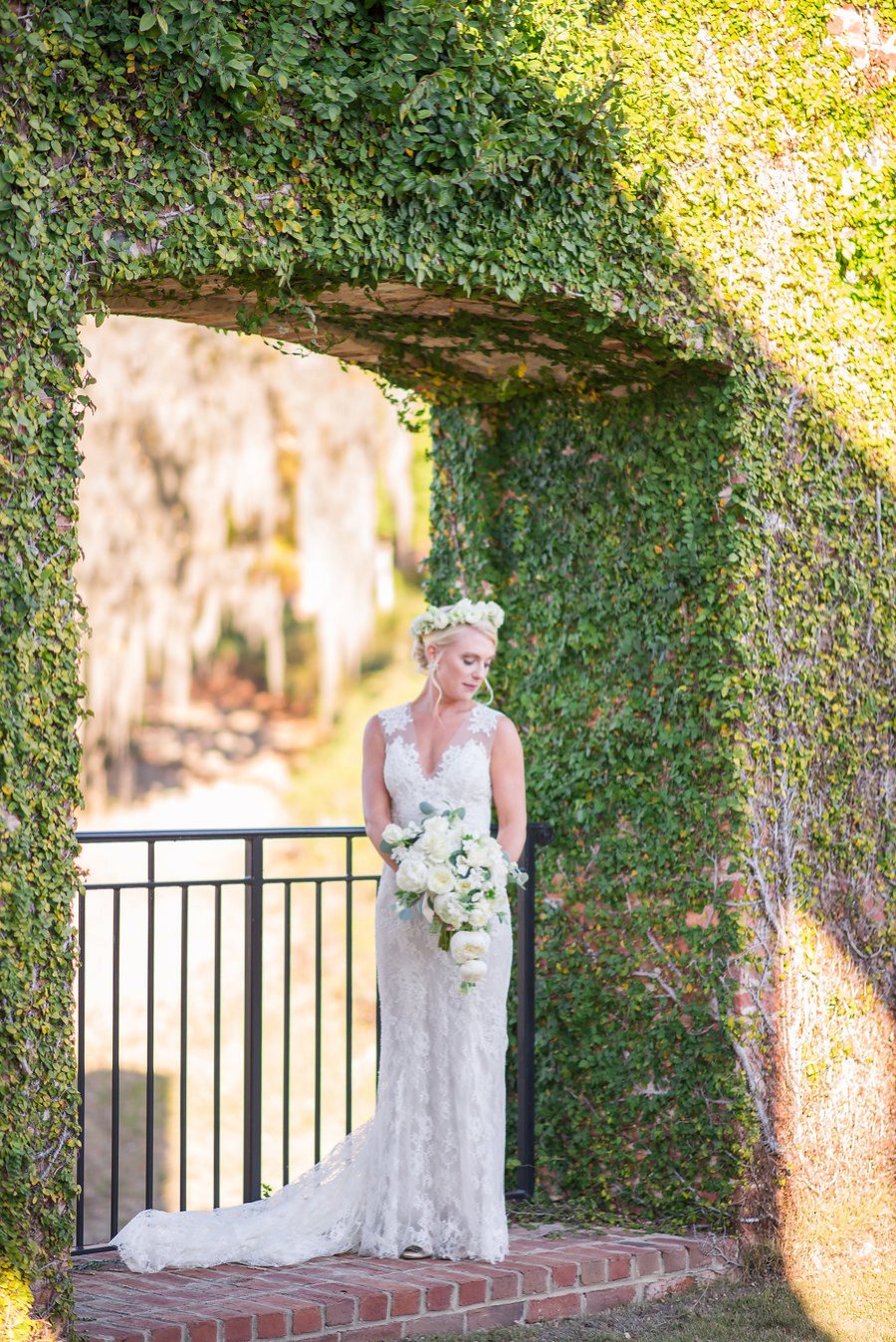 An Elegant White & Green Georgia Winter Wedding Day via TheELD.com