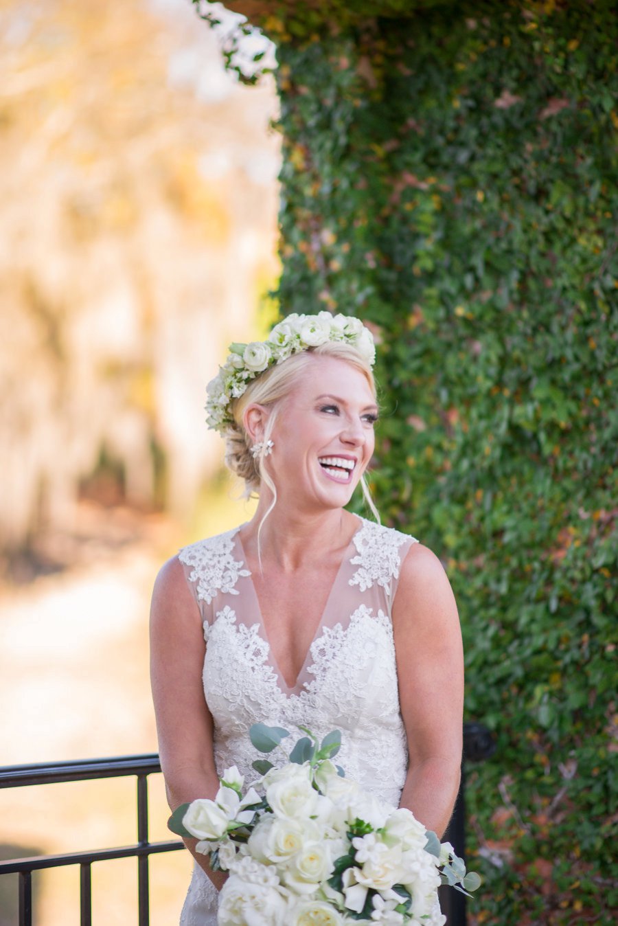 An Elegant White & Green Georgia Winter Wedding Day via TheELD.com