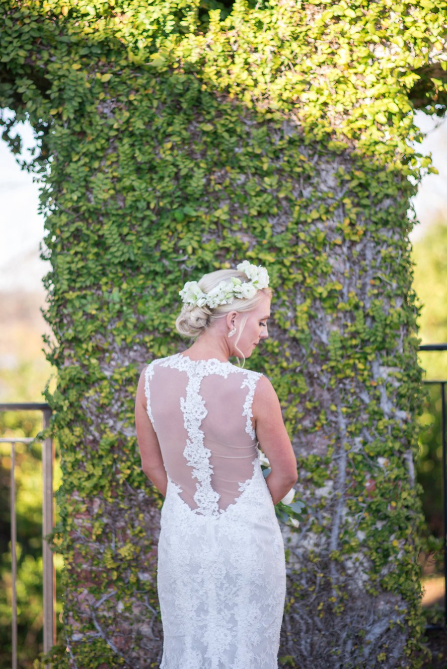 An Elegant White & Green Georgia Winter Wedding Day via TheELD.com