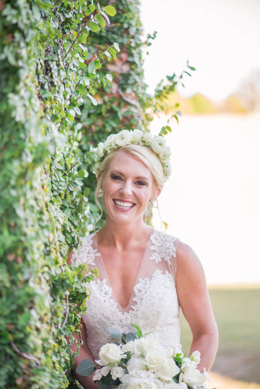 An Elegant White & Green Georgia Winter Wedding Day via TheELD.com