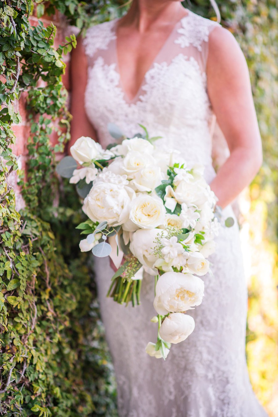 An Elegant White & Green Georgia Winter Wedding Day via TheELD.com