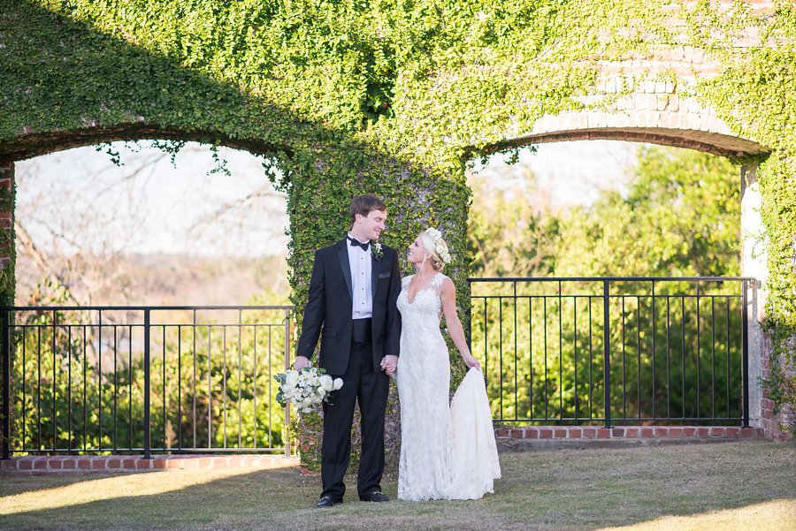 An Elegant White & Green Georgia Winter Wedding Day via TheELD.com