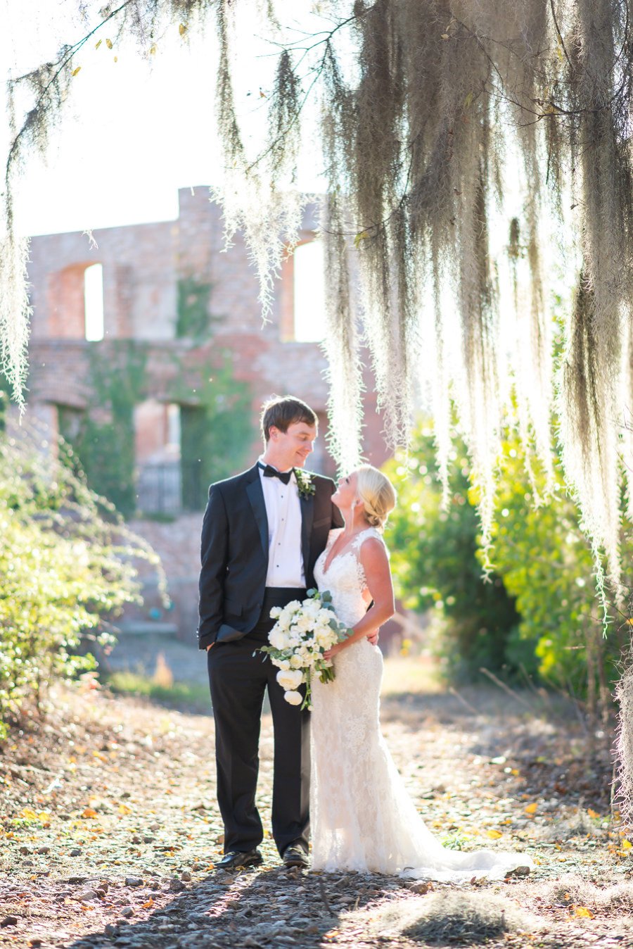 An Elegant White & Green Georgia Winter Wedding Day via TheELD.com