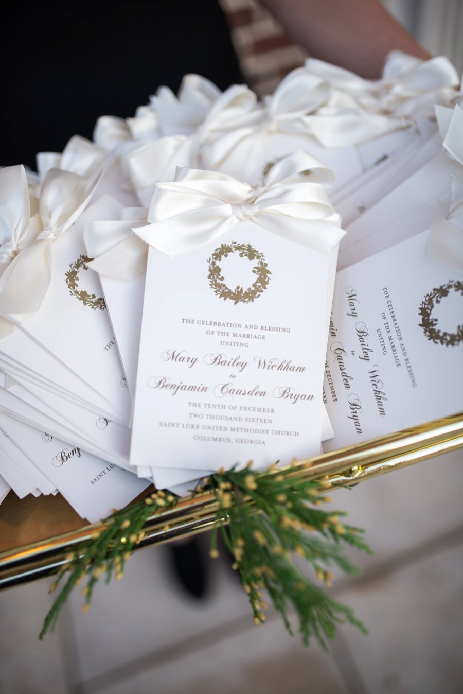 An Elegant White & Green Georgia Winter Wedding Day via TheELD.com