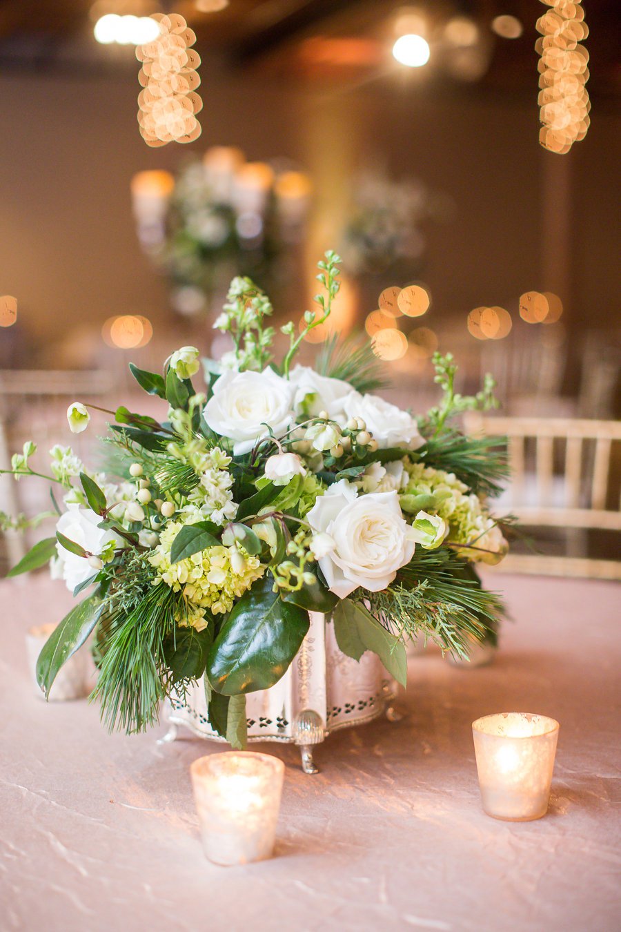 An Elegant White & Green Georgia Winter Wedding Day via TheELD.com