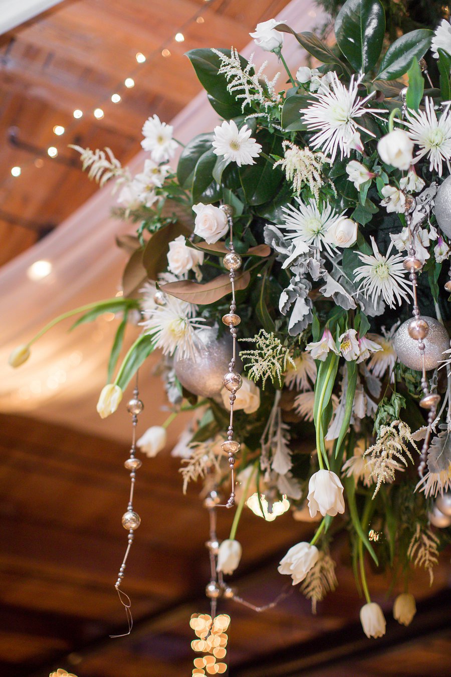 An Elegant White & Green Georgia Winter Wedding Day via TheELD.com