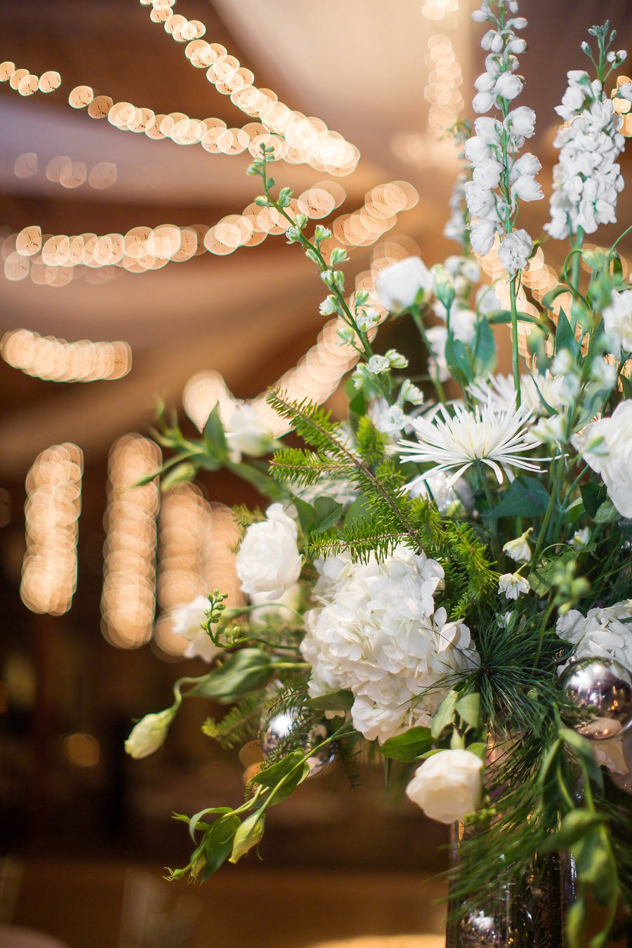 An Elegant White & Green Georgia Winter Wedding Day via TheELD.com