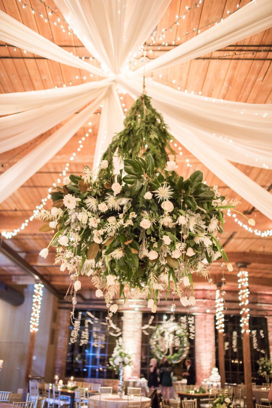 An Elegant White & Green Georgia Winter Wedding Day via TheELD.com