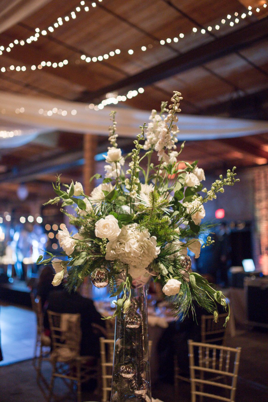 An Elegant White & Green Georgia Winter Wedding Day via TheELD.com