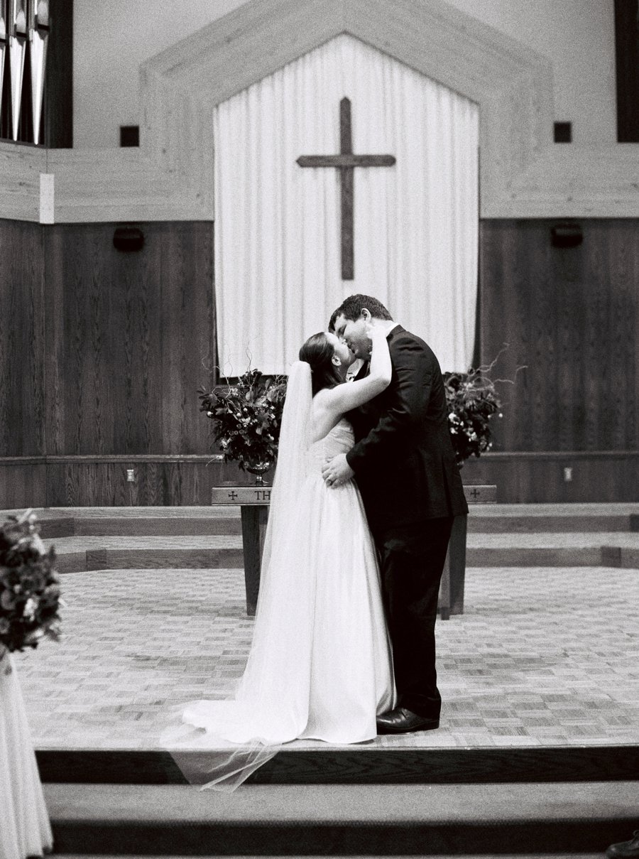 An Elegant Coral & Red Virginia Vineyard Wedding via TheELD.com