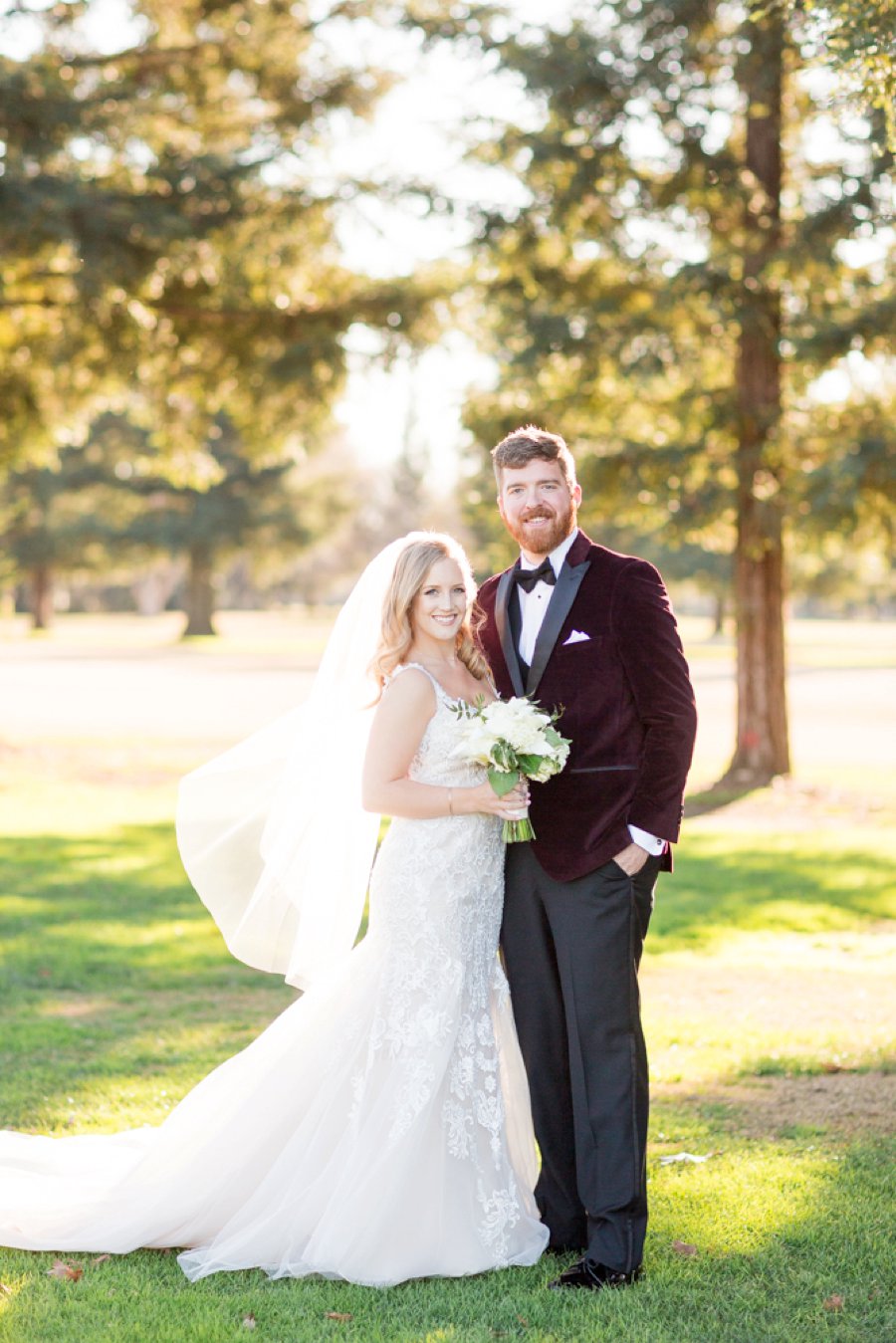 An Elegant Navy & White New Years Eve Wedding via TheELD.com