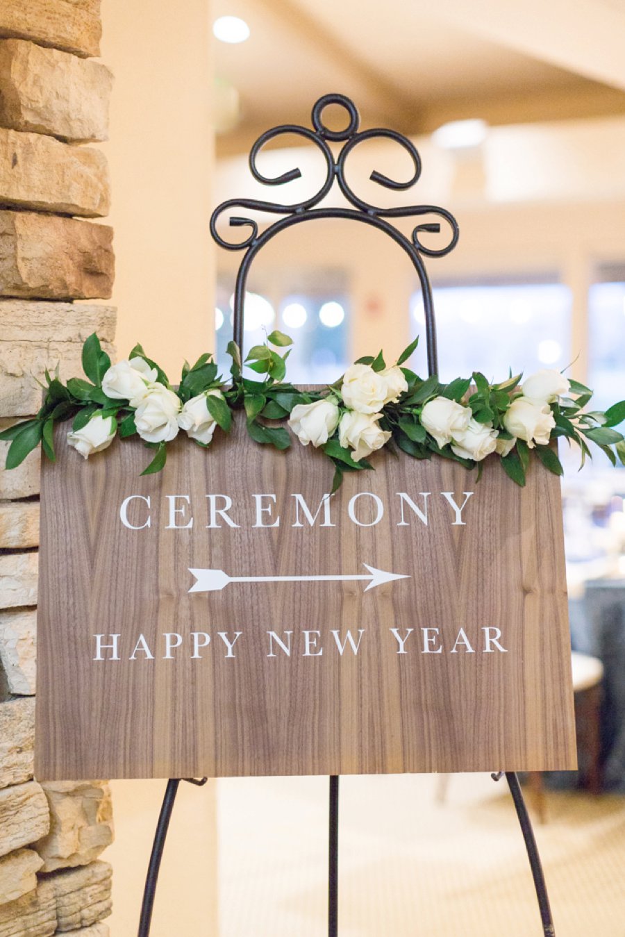 An Elegant Navy & White New Years Eve Wedding via TheELD.com