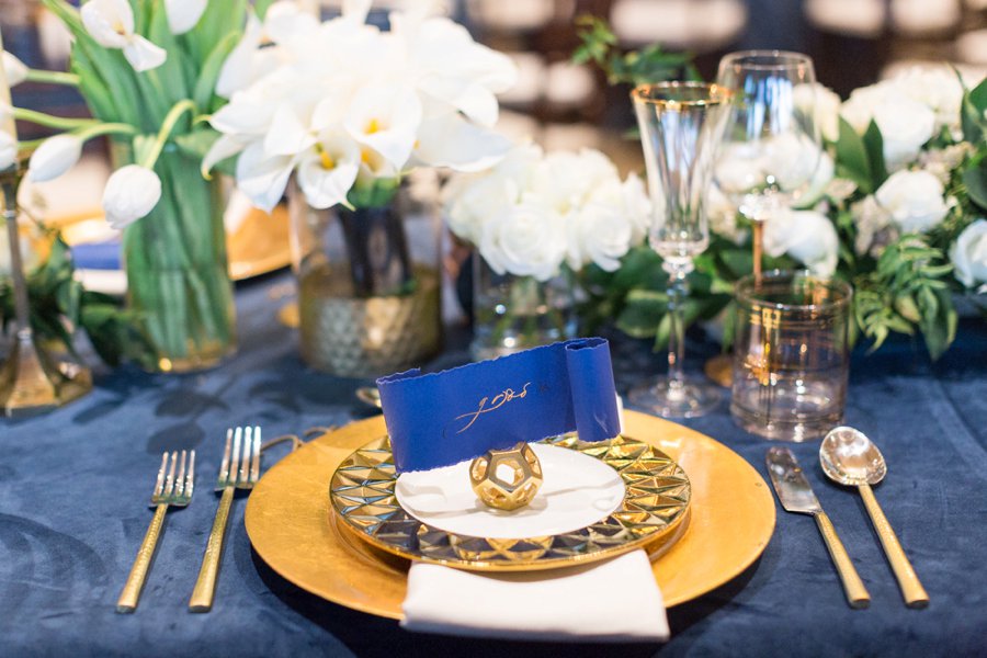 An Elegant Navy & White New Years Eve Wedding via TheELD.com