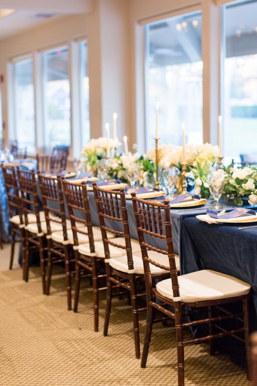 An Elegant Navy & White New Years Eve Wedding via TheELD.com