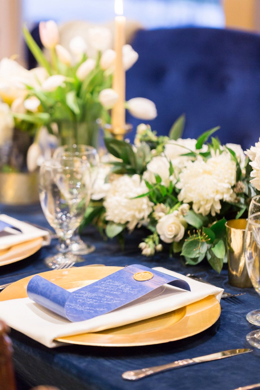 An Elegant Navy & White New Years Eve Wedding via TheELD.com