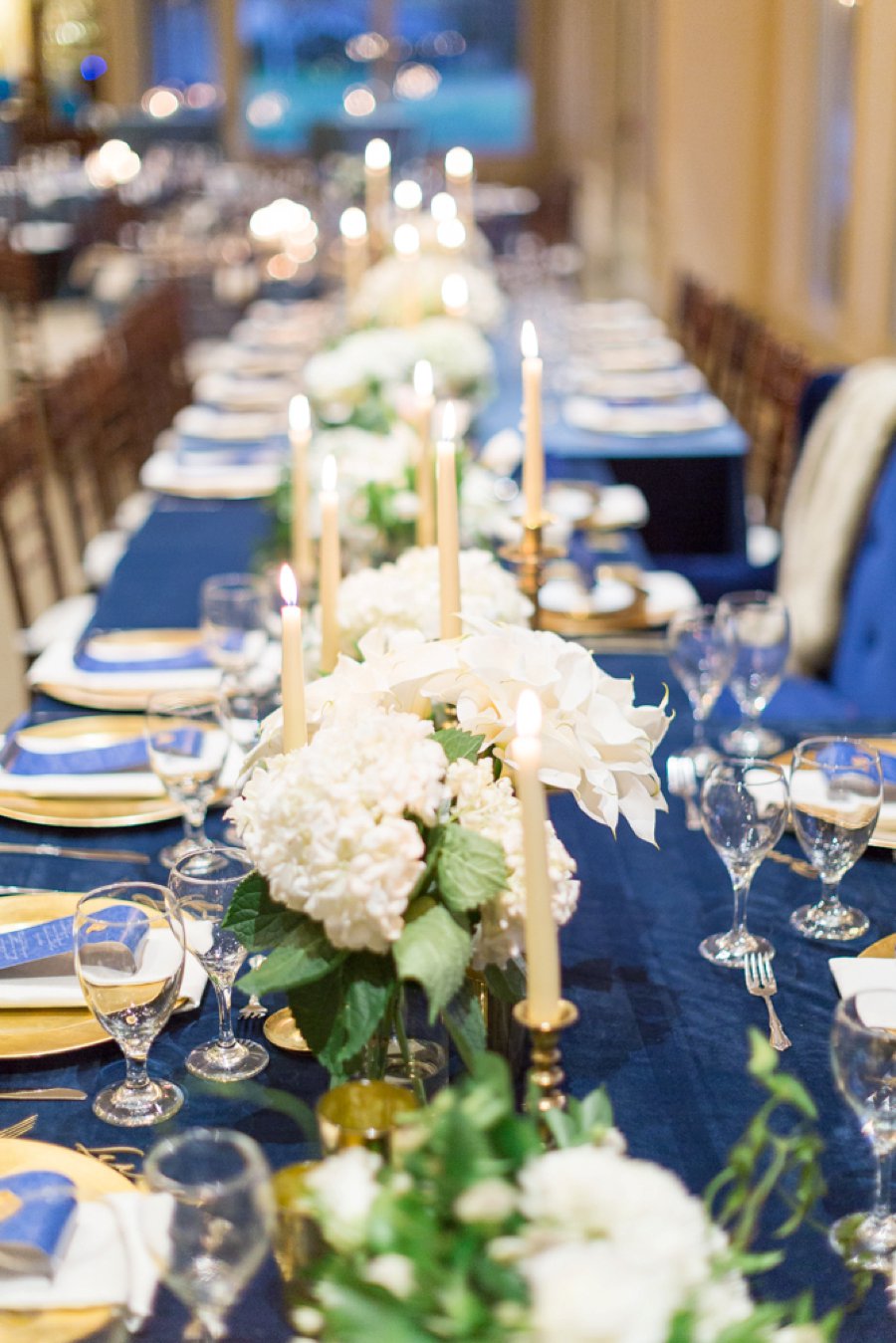 An Elegant Navy & White New Years Eve Wedding via TheELD.com