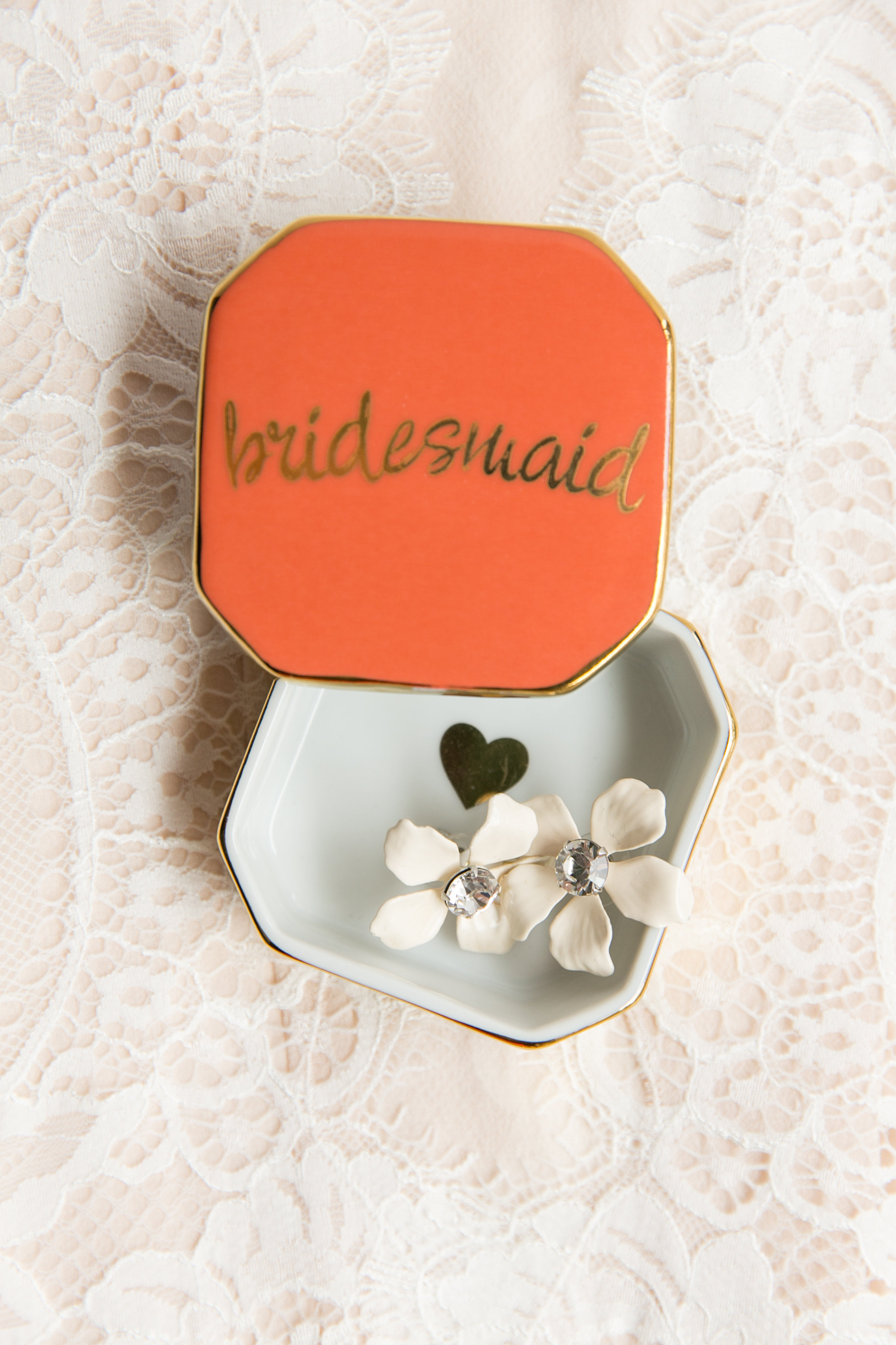 How To Find The Perfect Bridal Party Gifts via TheELD.com