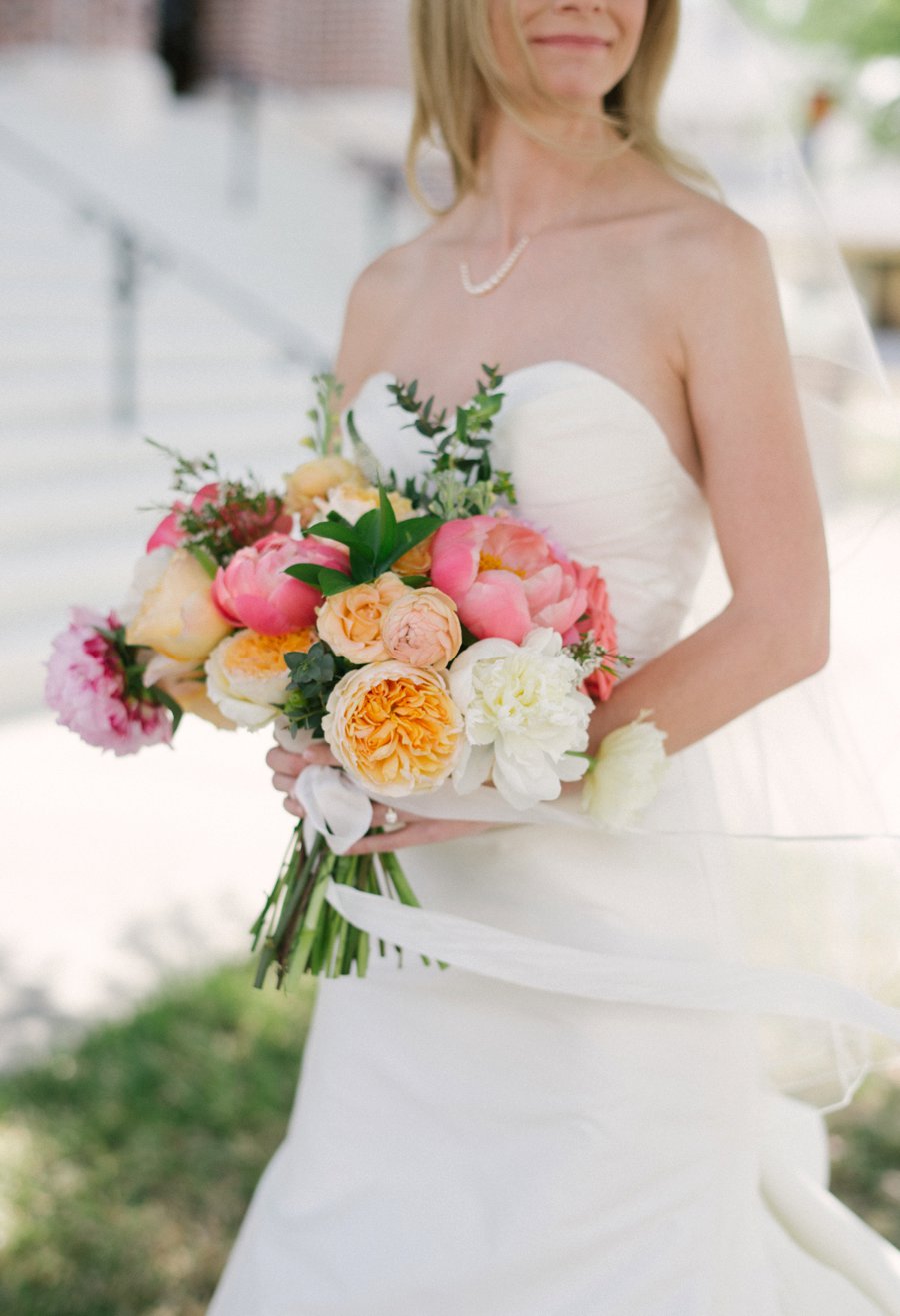 A Charming Blue & Peach Southern Wedding via TheELD.com