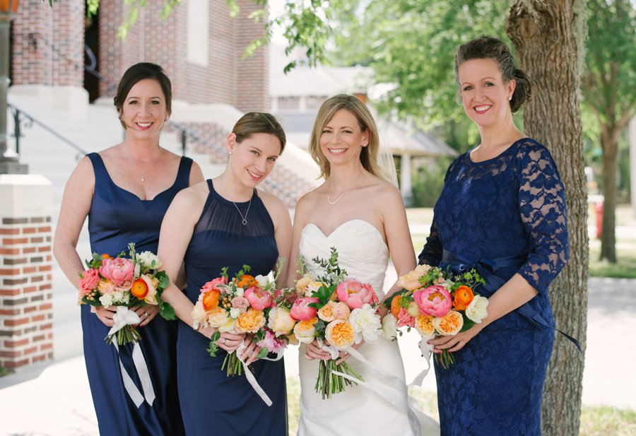 A Charming Blue & Peach Southern Wedding via TheELD.com