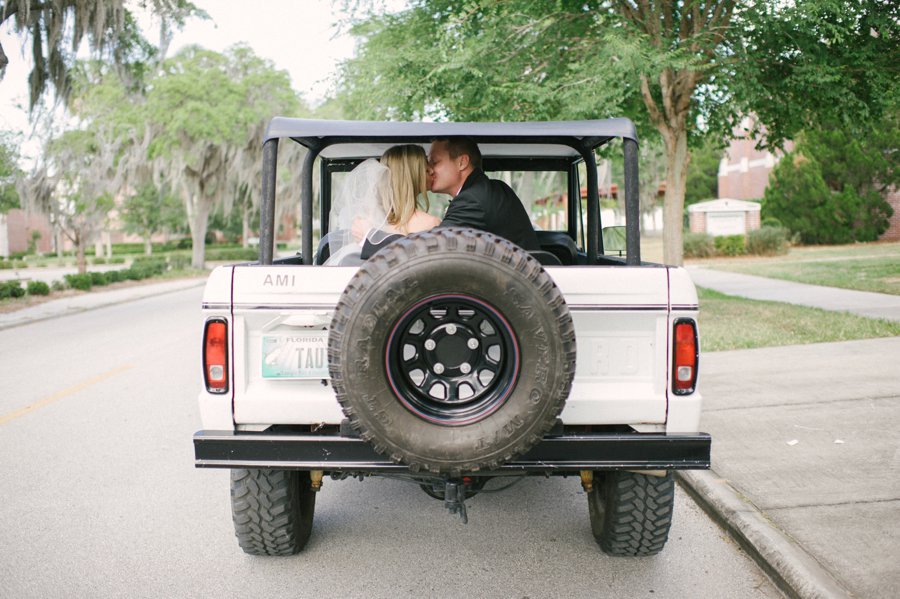 A Charming Blue & Peach Southern Wedding via TheELD.com