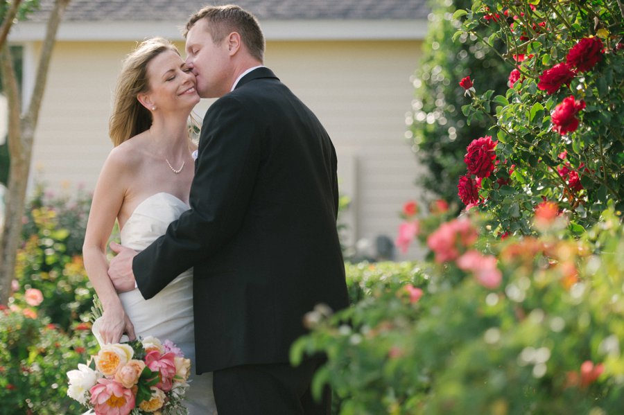 A Charming Blue & Peach Southern Wedding via TheELD.com