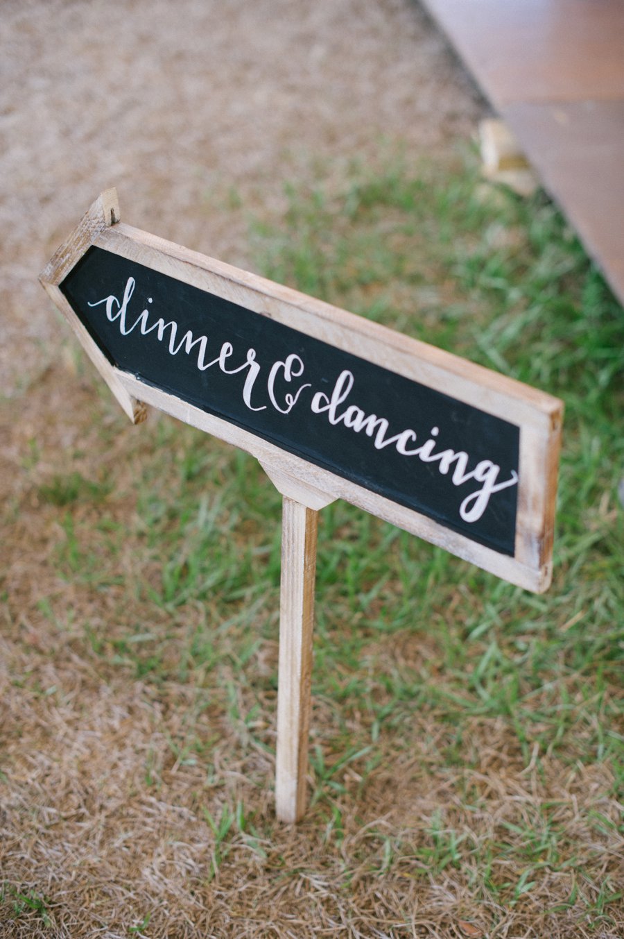 A Charming Blue & Peach Southern Wedding via TheELD.com