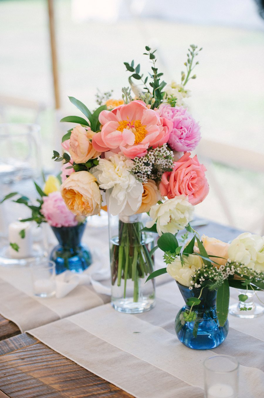 A Charming Blue & Peach Southern Wedding via TheELD.com