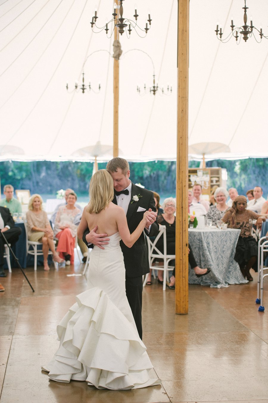 A Charming Blue & Peach Southern Wedding via TheELD.com