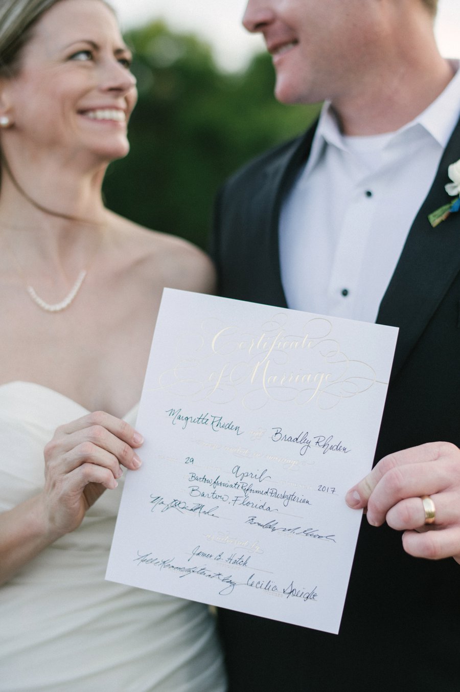 A Charming Blue & Peach Southern Wedding via TheELD.com