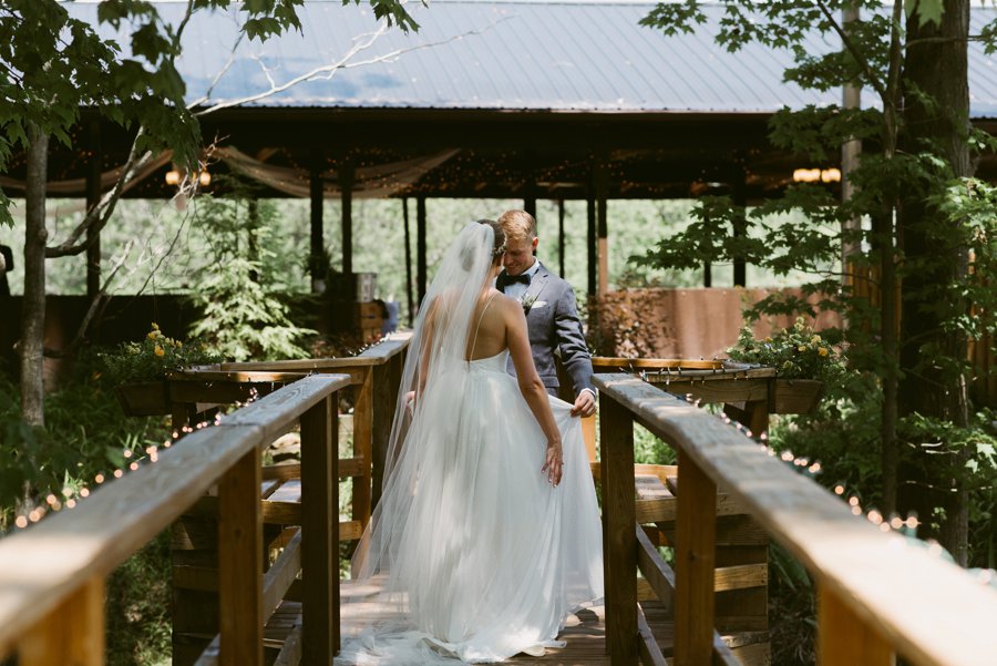 An Eco friendly Green & White Organic Ohio Wedding Day via TheELD.com