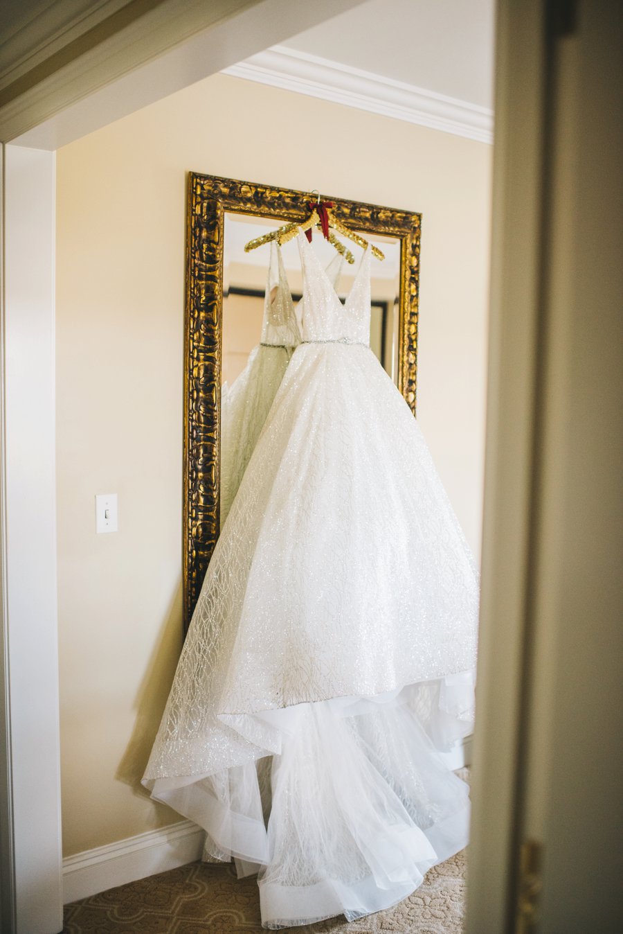 An Elegant Burgundy and Navy Fairytale Orlando Wedding Day via TheELD.com