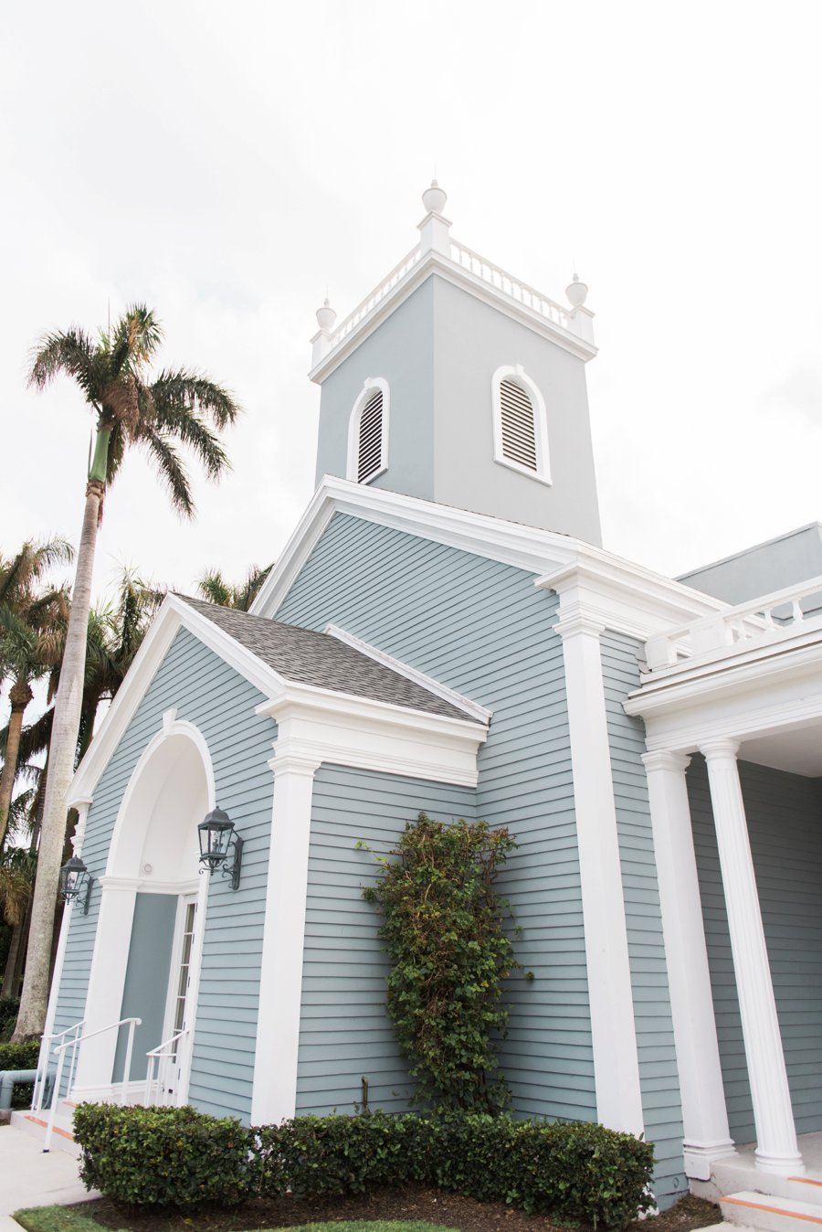 A Tropical & Elegant South Florida Wedding Day via TheELD.com