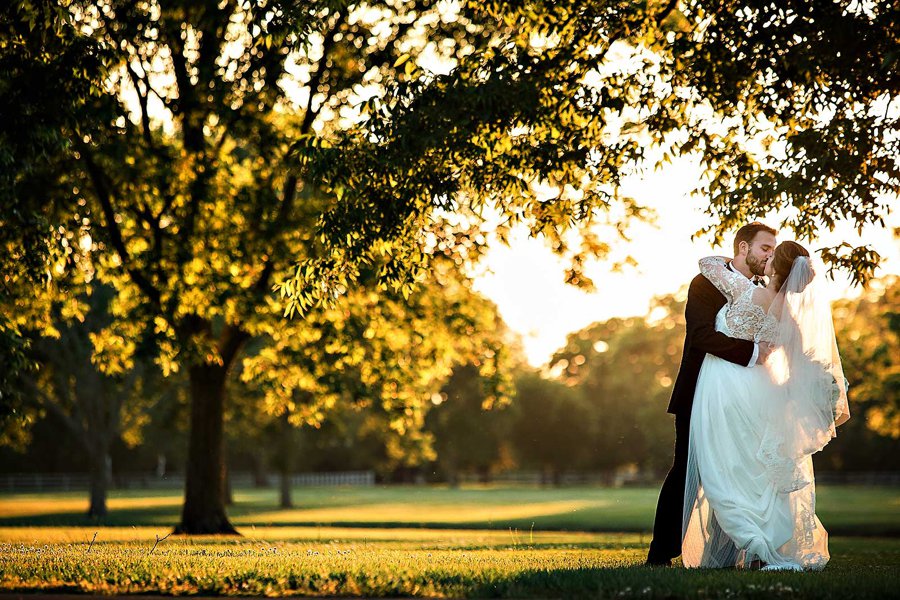 A Charming Green & White Southern Wedding In Alabama via TheELD.com