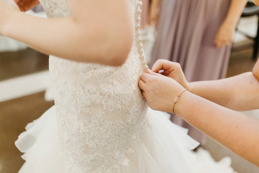 An Elegant Peach & Rose Jacksonville Wedding via TheELD.com