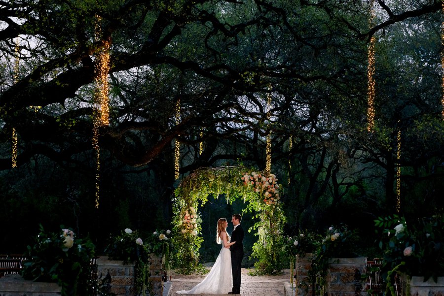 An Elegant Blush & Peach Whimsical Texas Wedding via TheELD.com