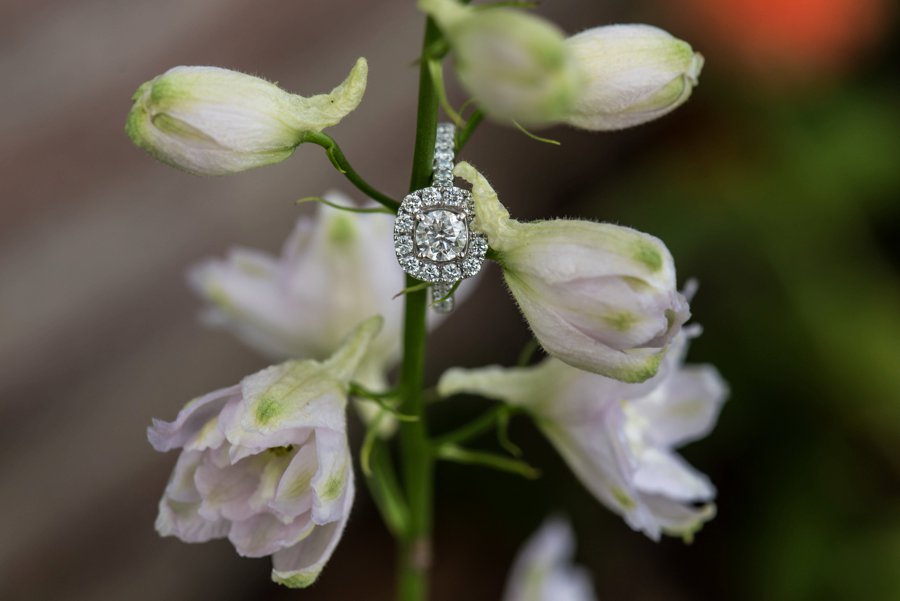 An Elegant, Artful Navy & Red Jacksonville Wedding via TheELD.com