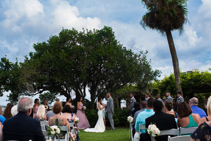 An Elegant, Artful Navy & Red Jacksonville Wedding via TheELD.com