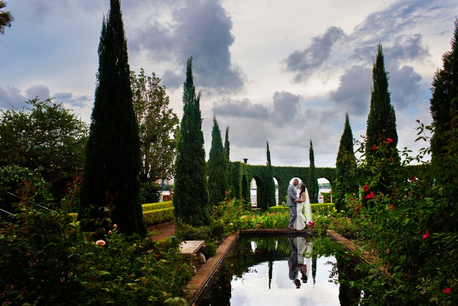 An Elegant, Artful Navy & Red Jacksonville Wedding via TheELD.com