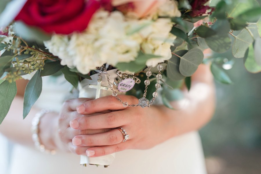 A Red, Green, & White Rustic Elegance Pennsylvania Wedding via TheELD.com