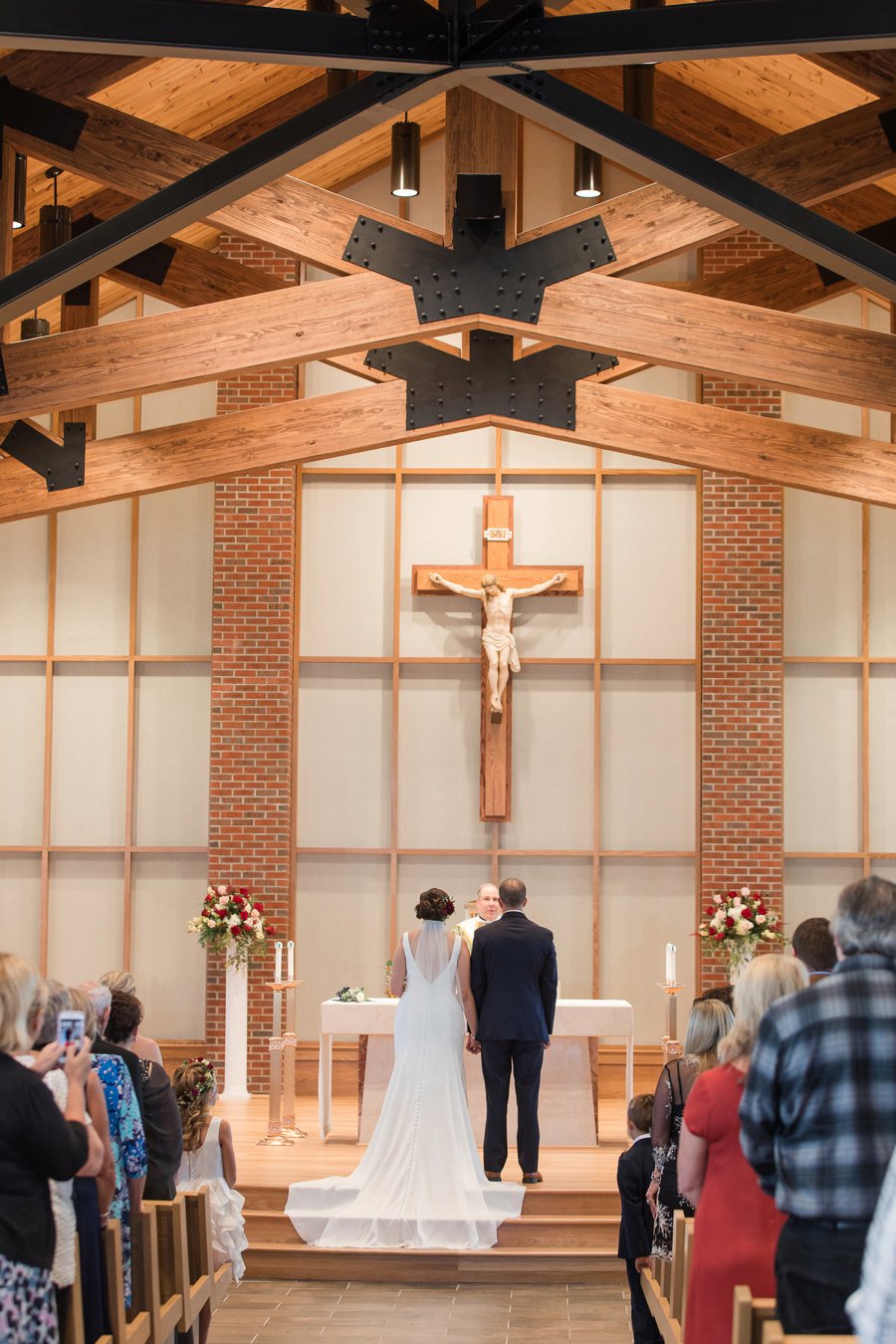 A Red, Green, & White Rustic Elegance Pennsylvania Wedding via TheELD.com