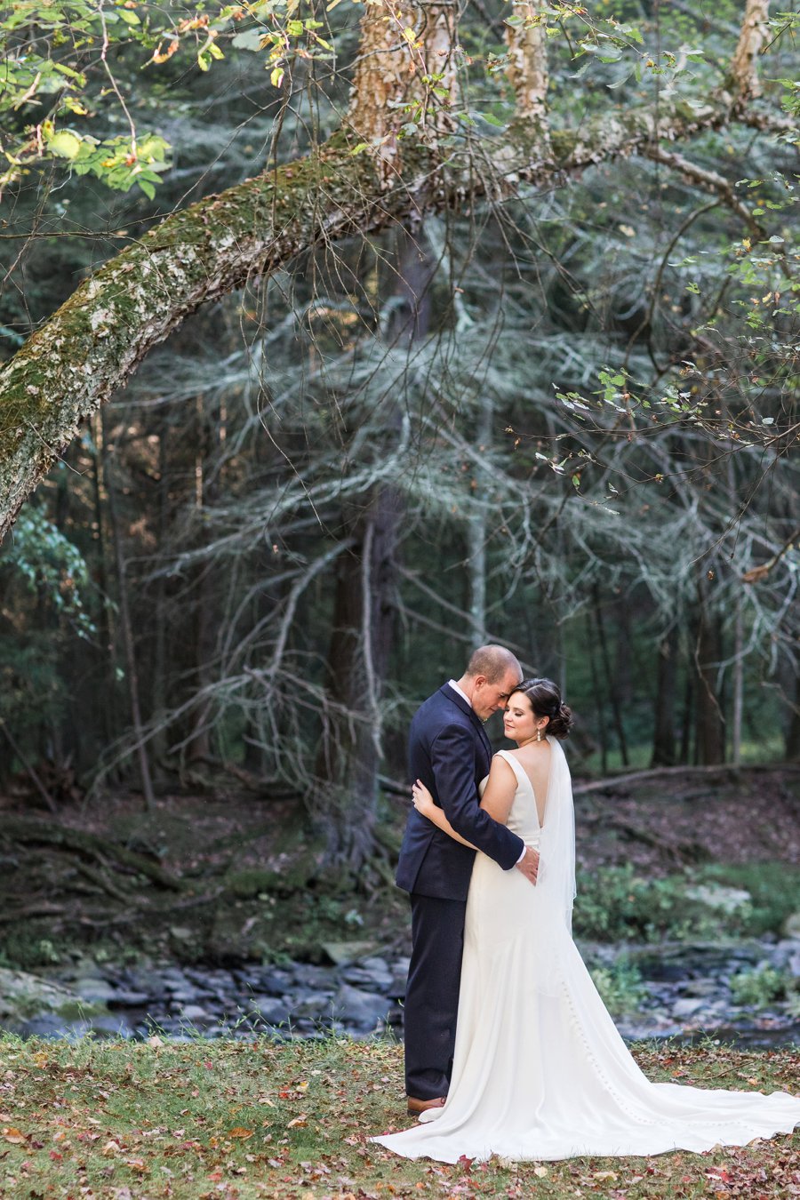 A Red, Green, & White Rustic Elegance Pennsylvania Wedding via TheELD.com