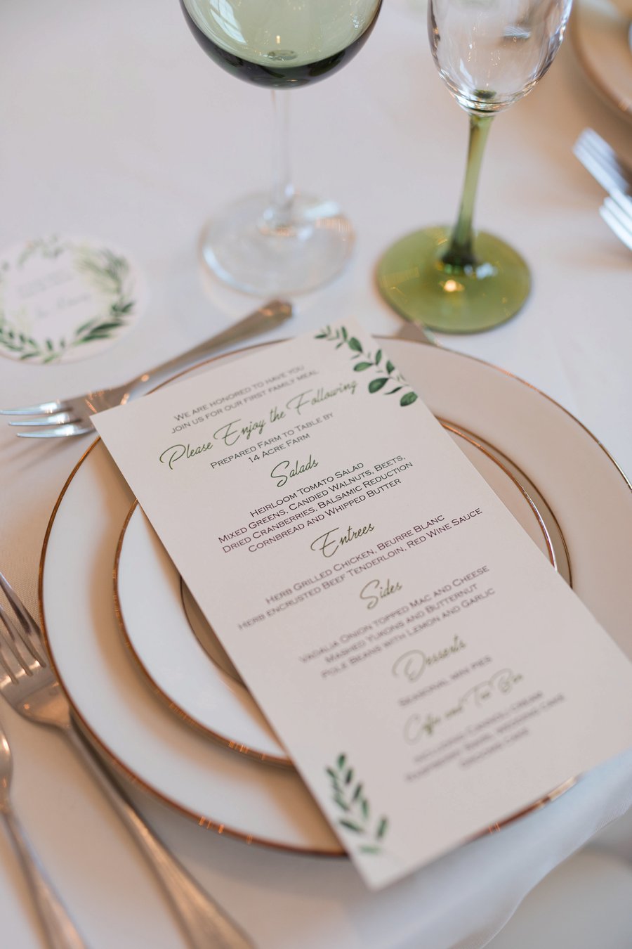 A Red, Green, & White Rustic Elegance Pennsylvania Wedding via TheELD.com