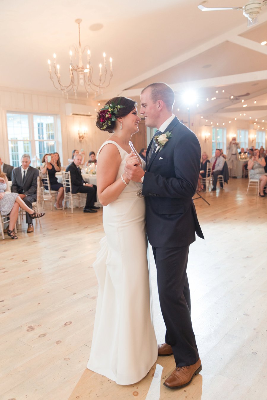 A Red, Green, & White Rustic Elegance Pennsylvania Wedding via TheELD.com